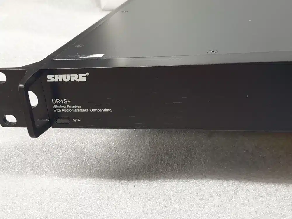 Shure UR4S+ System UR4S+ Receiver & UR2 with Beta87 Capsule Freq H4 518-578Mhz - Image 4